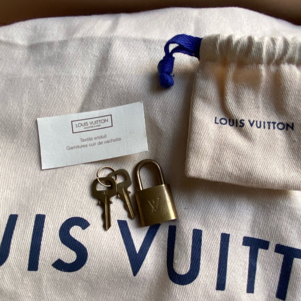 Authentic Louis Vuitton Speedy 30! - Picture 4 of 16